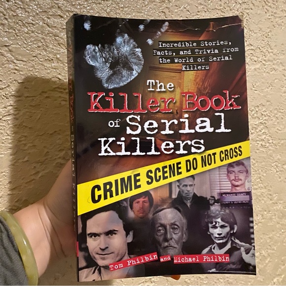 The killer book of serial killers soft cover book - Picture 1 of 3
